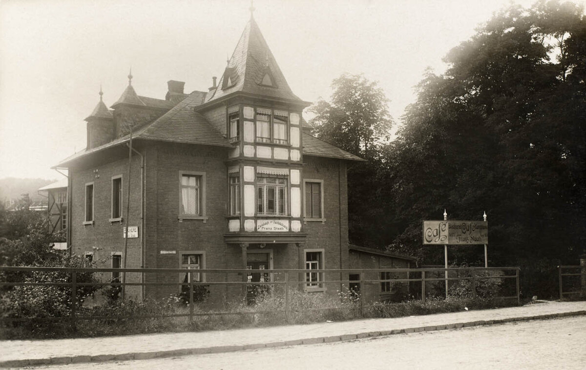 In der Hattersheimer Straße 2 hatte der Betrieb der Familie Staab seinen Sitz. Aufnahme Josef Nix, 1926
