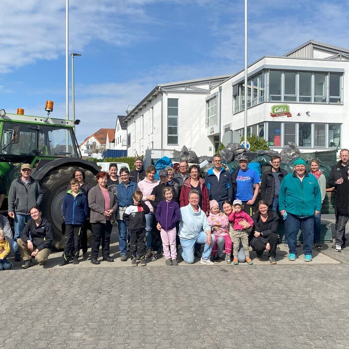 Gruppenfoto der Helferinnen und Helfer in Diedenbergen