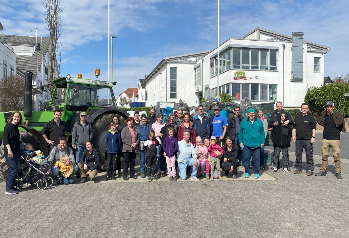 Gruppenfoto der Helferinnen und Helfer in Diedenbergen