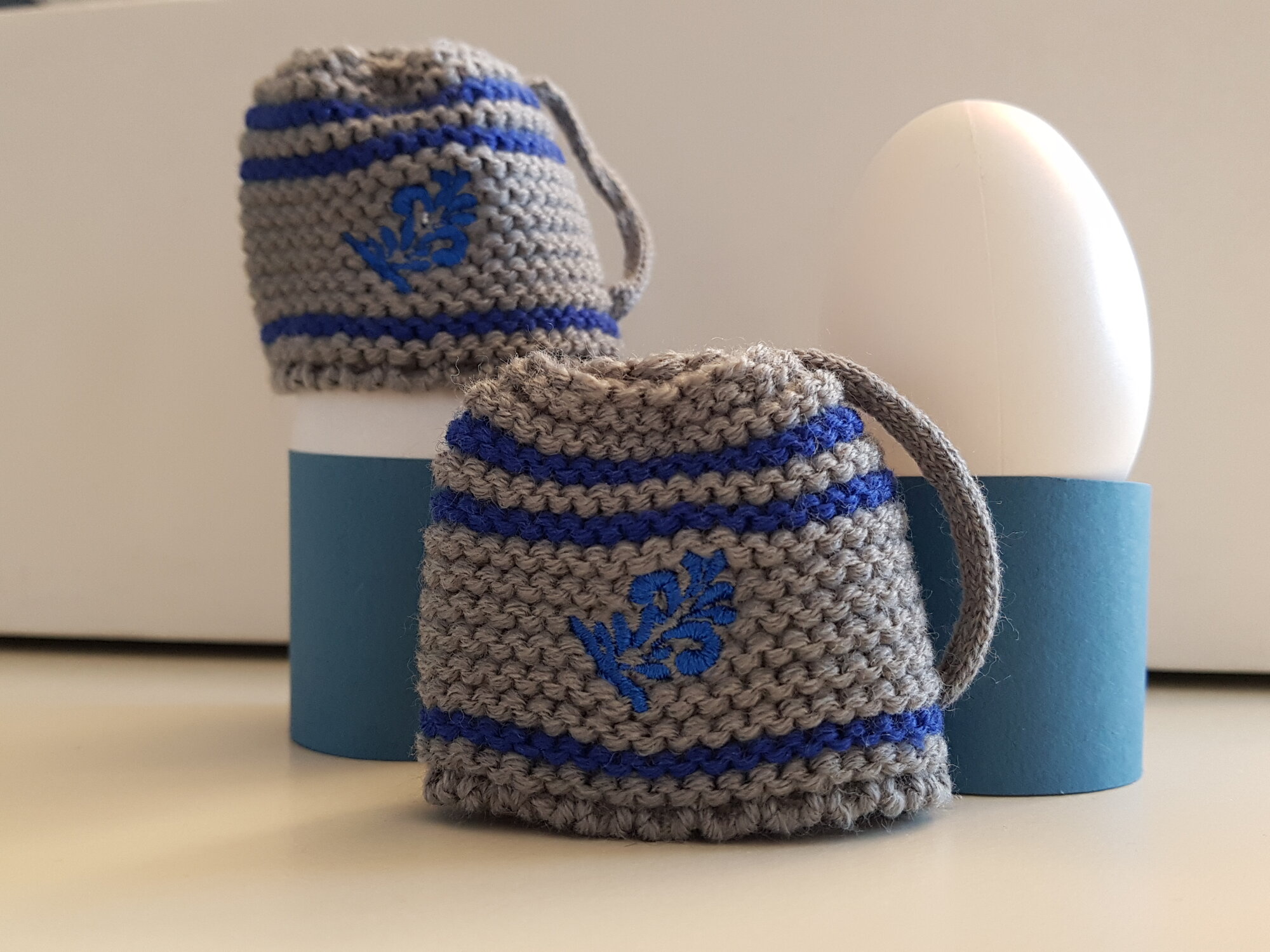 Eierwärmer aus Strick im "Bembel"-Design