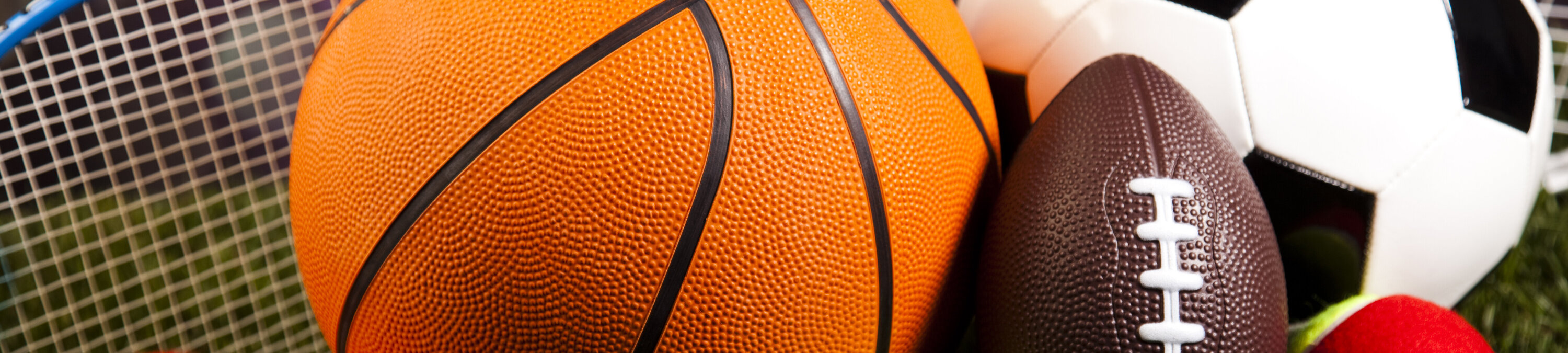 Spielgeräte verschiedener Sportarten