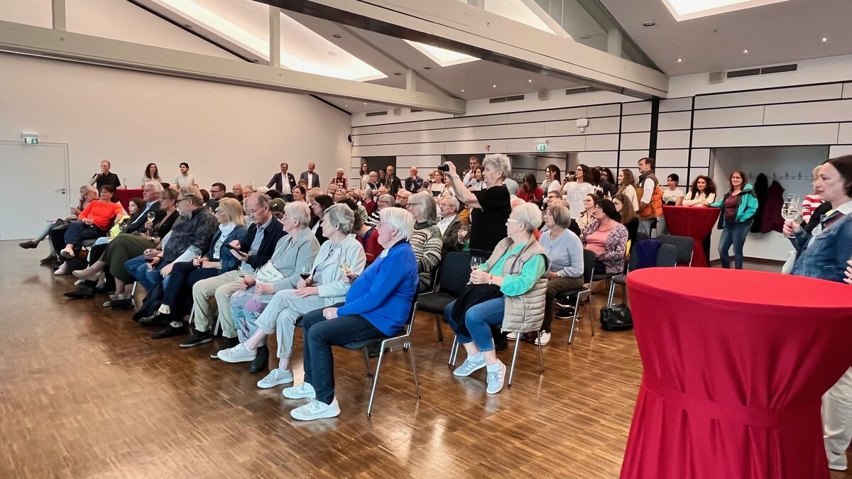 Empfang in der Stadthalle für den Besuch aus Chinon