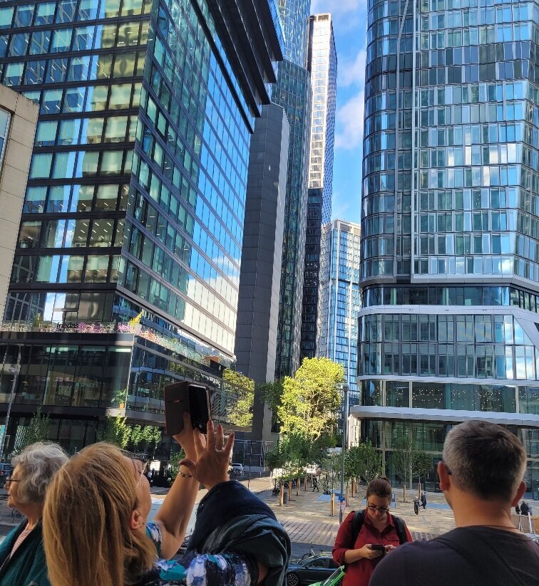 Beeindruckender Spaziergang durch das Bankenviertel von Frankfurt 
