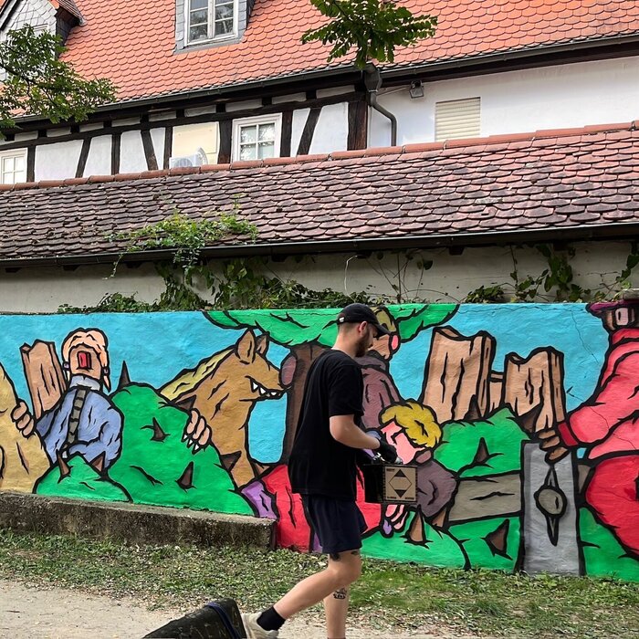 bunte Mauer am Spielplatz Schießberg (Graffiti) so soll auch der Aufgang zum Parkhaus am Bahnhof werden