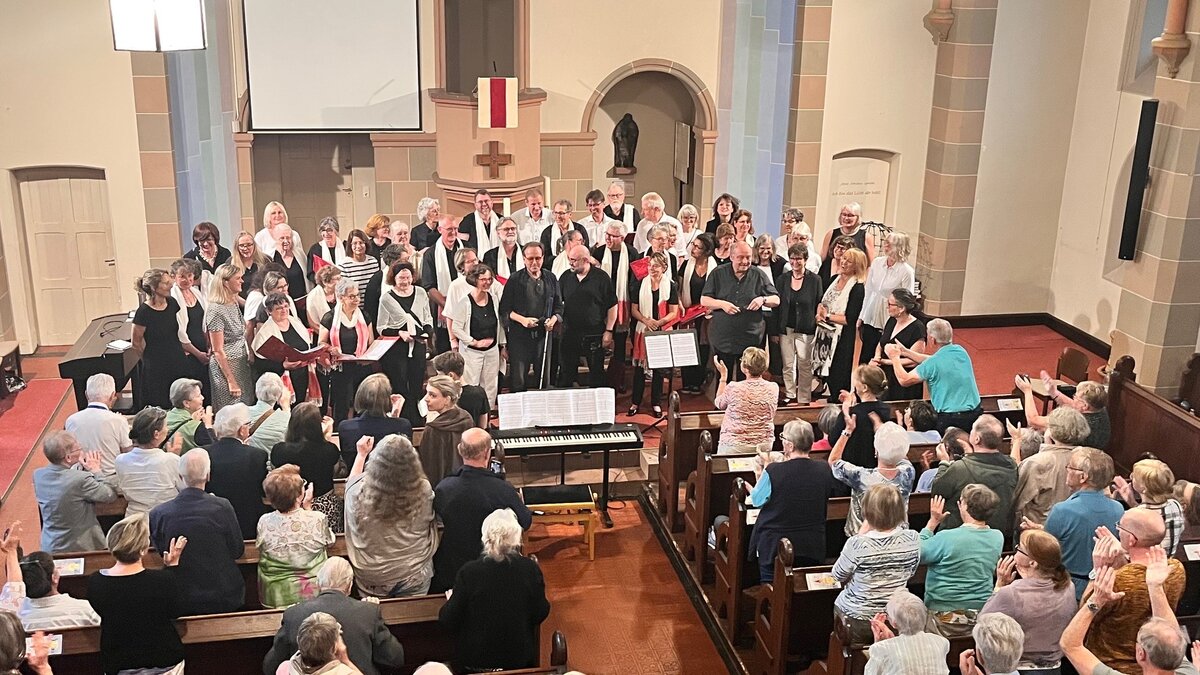 Chorkonzert für den Besuch aus Chinon