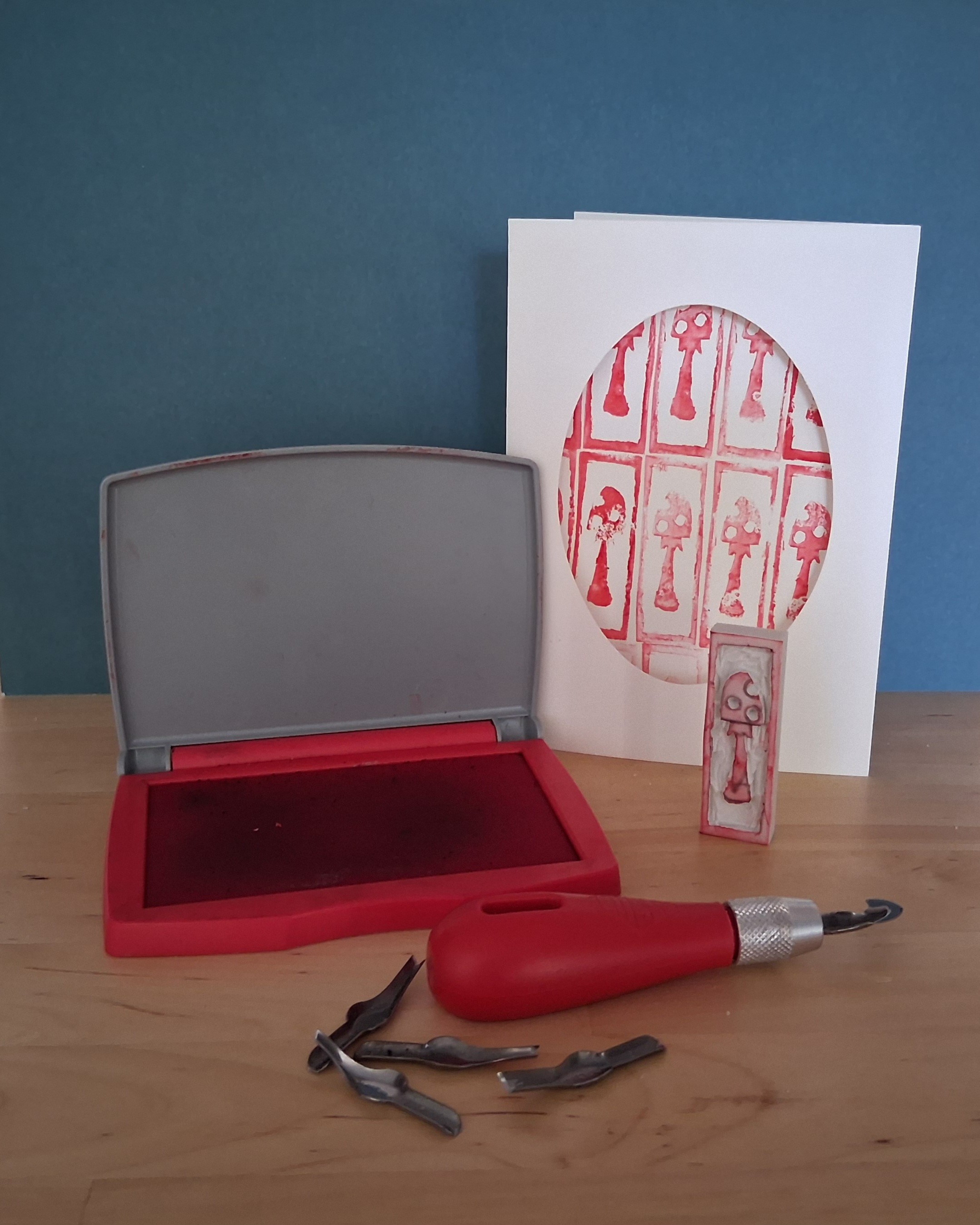 Stadtbuecherei_Offene_Ateliers_2025_Stempel_schnitzen Stadtbuecherei_Offene_Ateliers_2025_Stempel_schnitzen